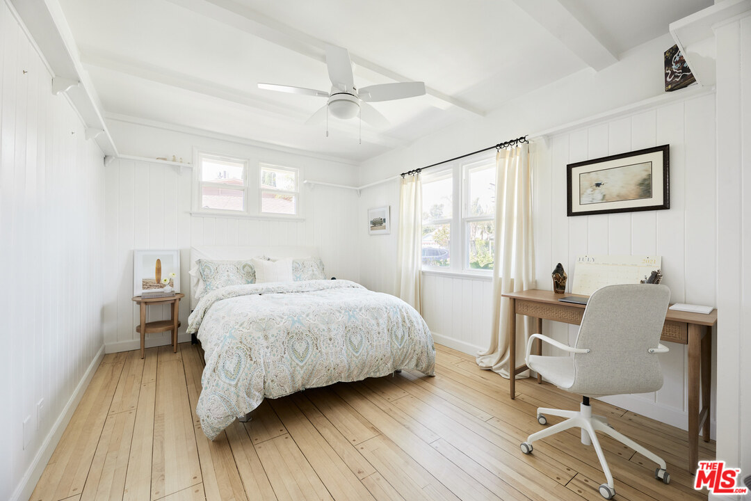 6265 Van Noord Avenue Van Nuys, CA 91401 - Photo 18 of 27