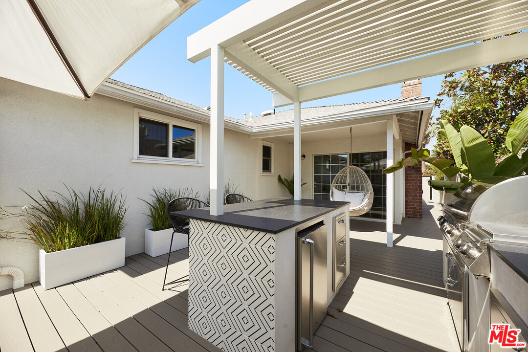 6265 Van Noord Avenue Van Nuys, CA 91401 - Photo 21 of 27