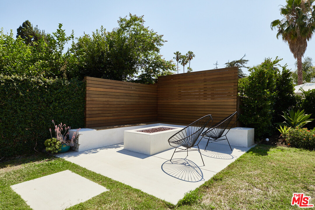 6265 Van Noord Avenue Van Nuys, CA 91401 - Photo 23 of 27