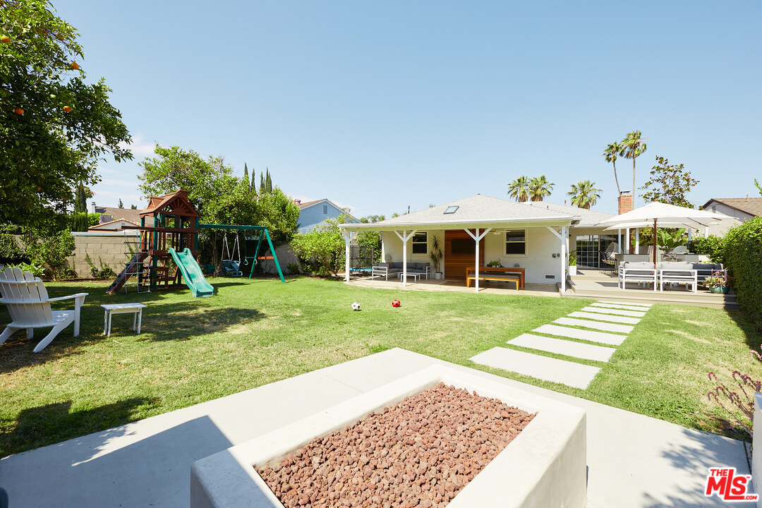 6265 Van Noord Avenue Van Nuys, CA 91401 - Photo 24 of 27