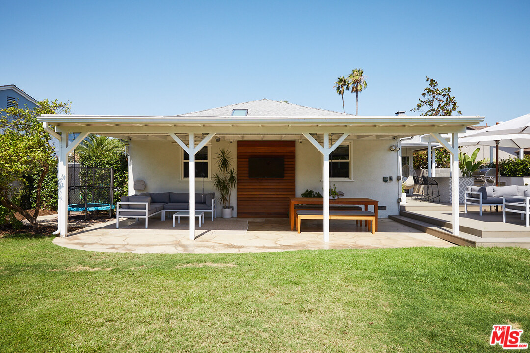 6265 Van Noord Avenue Van Nuys, CA 91401 - Photo 25 of 27