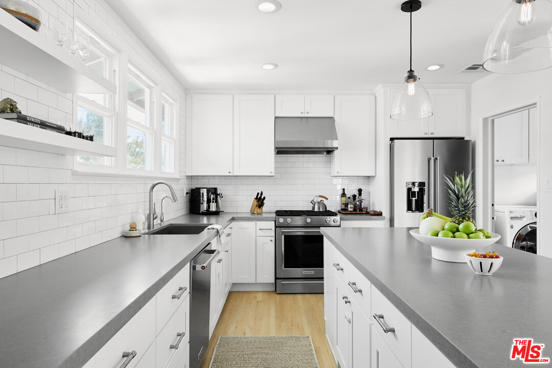 6265 Van Noord Avenue Van Nuys, CA 91401 - Photo 5 of 27