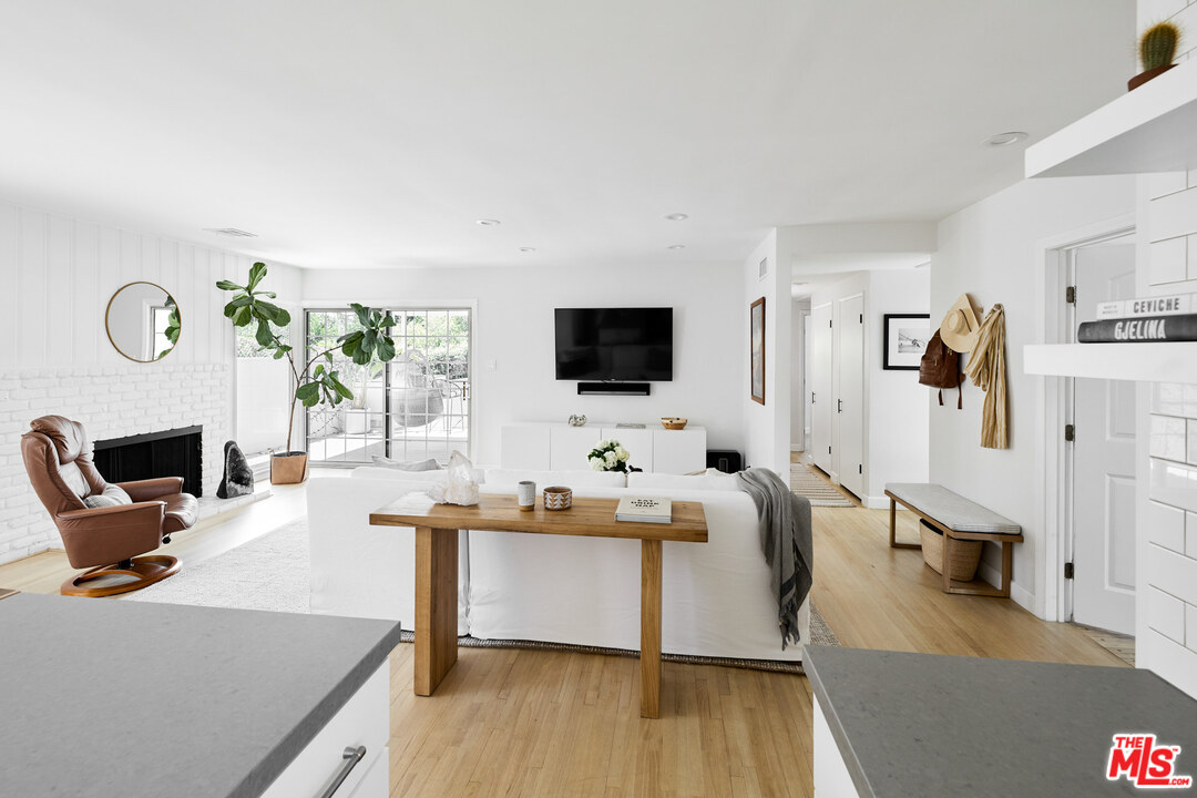 6265 Van Noord Avenue Van Nuys, CA 91401 - Photo 6 of 27