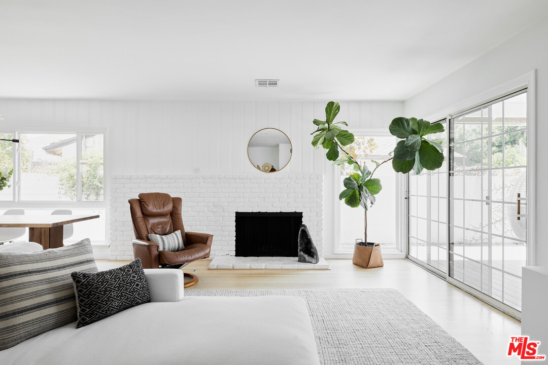 6265 Van Noord Avenue Van Nuys, CA 91401 - Photo 9 of 27