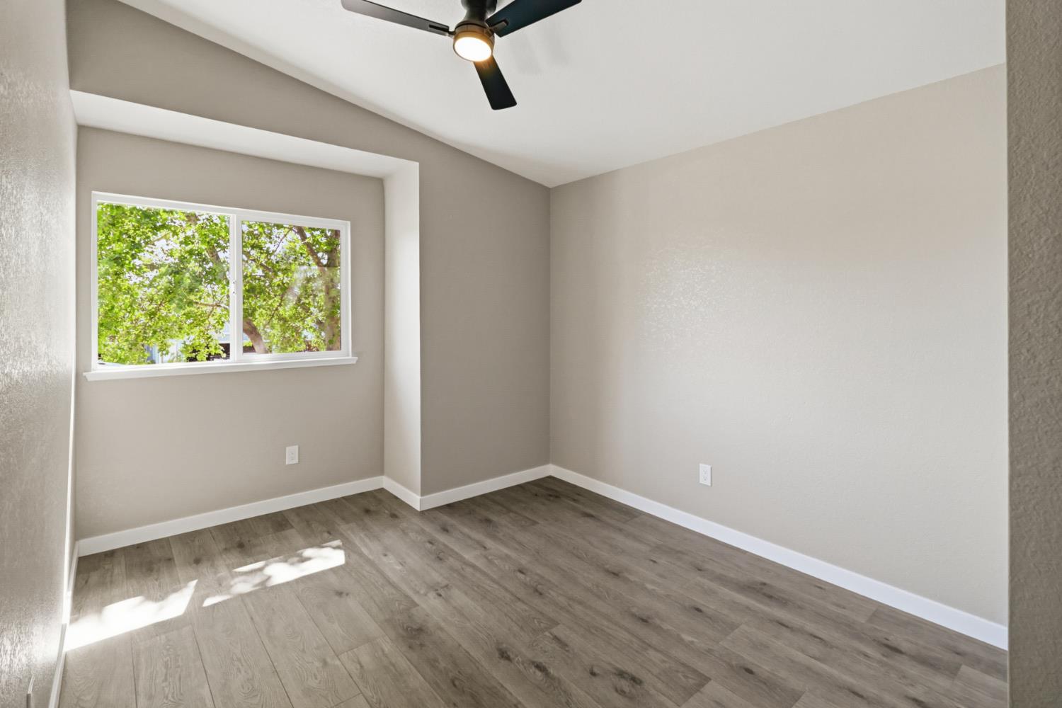 7521 Delta Pointe Way Sacramento, CA 95823 - Photo 40 of 48