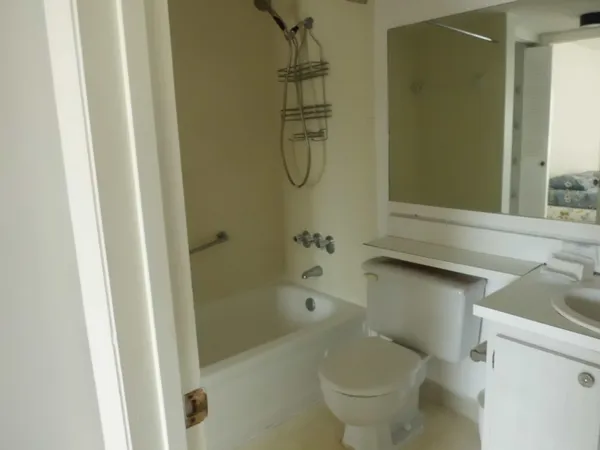 $1,600 | 121 Lake Pine Circle, Unit A2, Greenacres, FL 33463