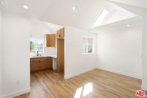 $1,899 | 607 East Fairview Boulevard, Unit B, Inglewood, CA 90302