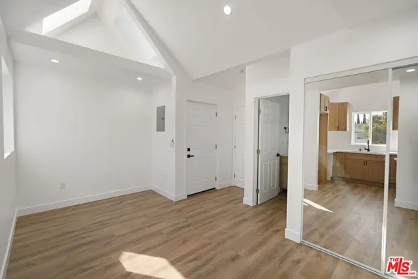 $1,899 | 607 East Fairview Boulevard, Unit B, Inglewood, CA 90302