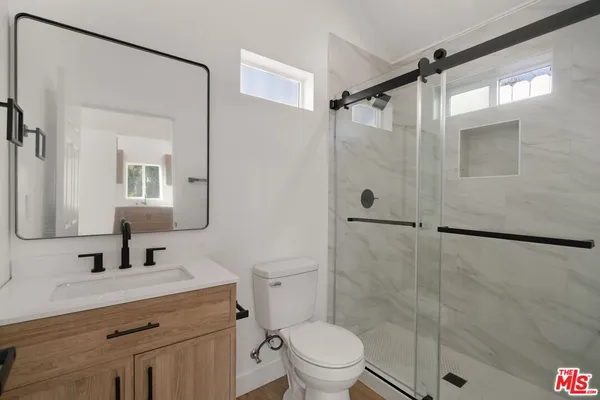 $1,899 | 607 East Fairview Boulevard, Unit B, Inglewood, CA 90302