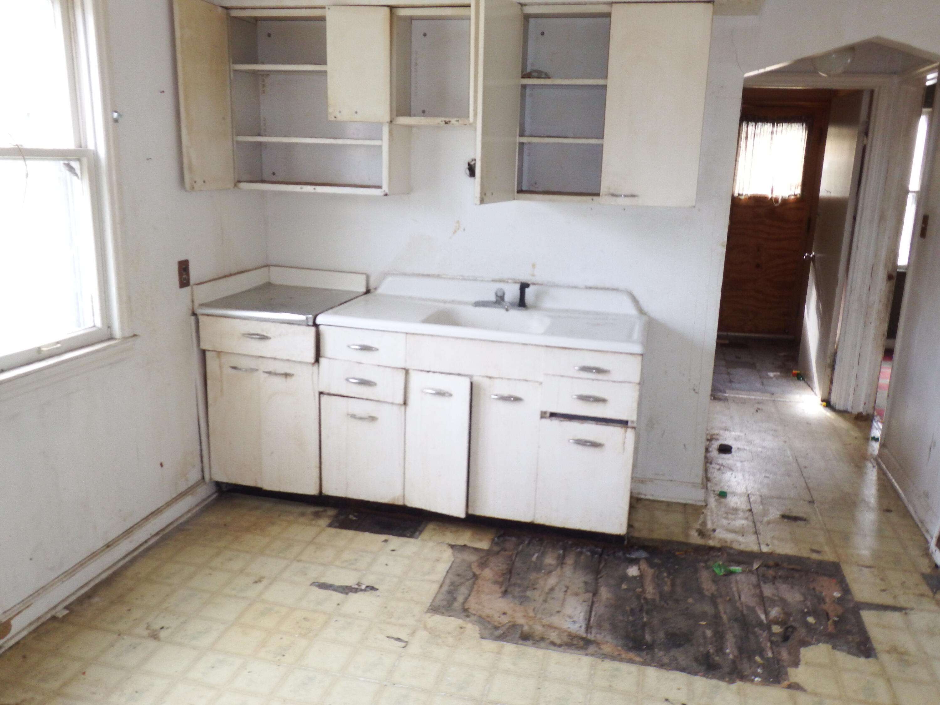 4409 West Garfield Avenue Milwaukee, WI 53208 - Photo 11 of 14 kitchen