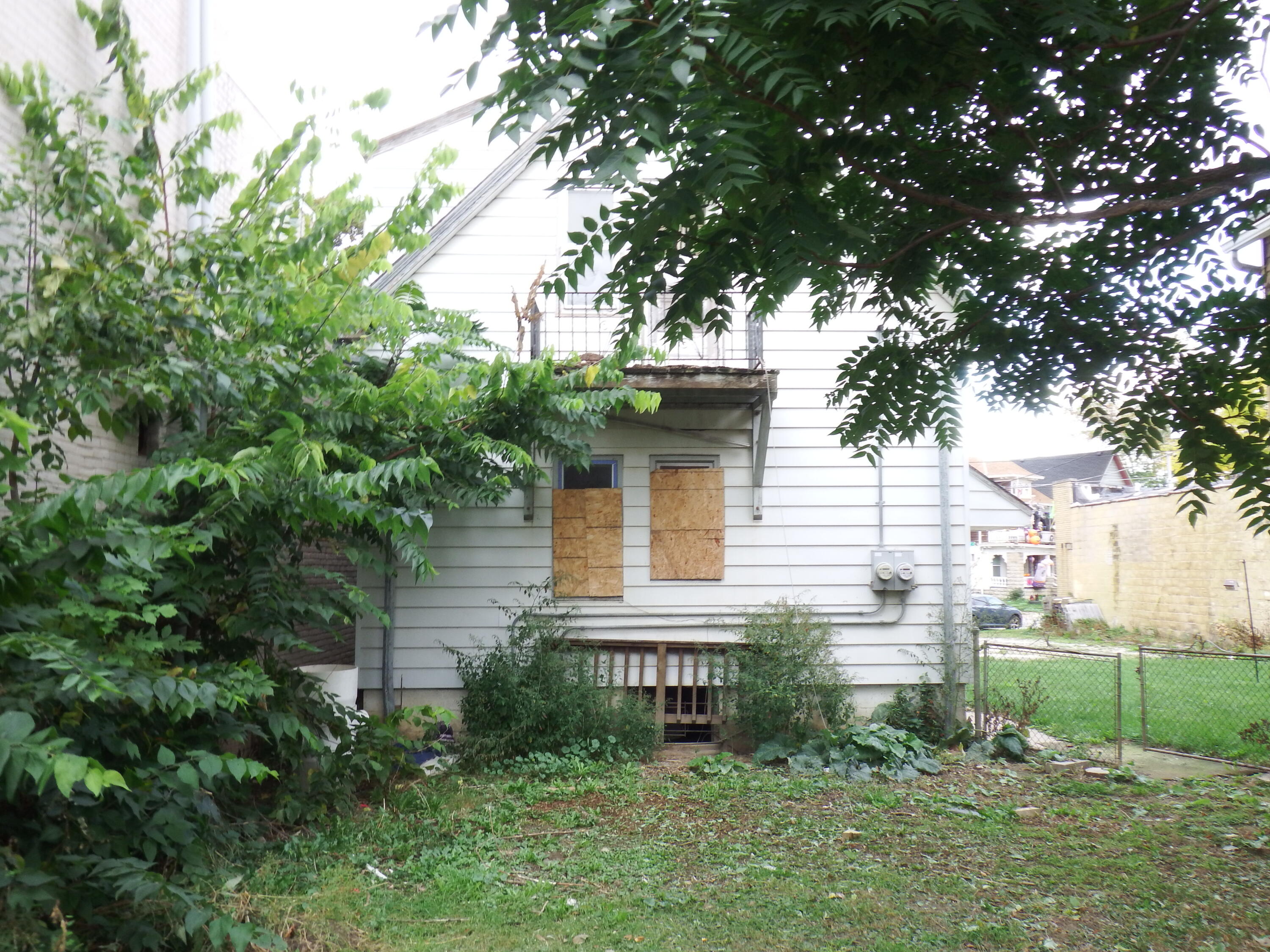 4409 West Garfield Avenue Milwaukee, WI 53208 - Photo 3 of 14 rear view