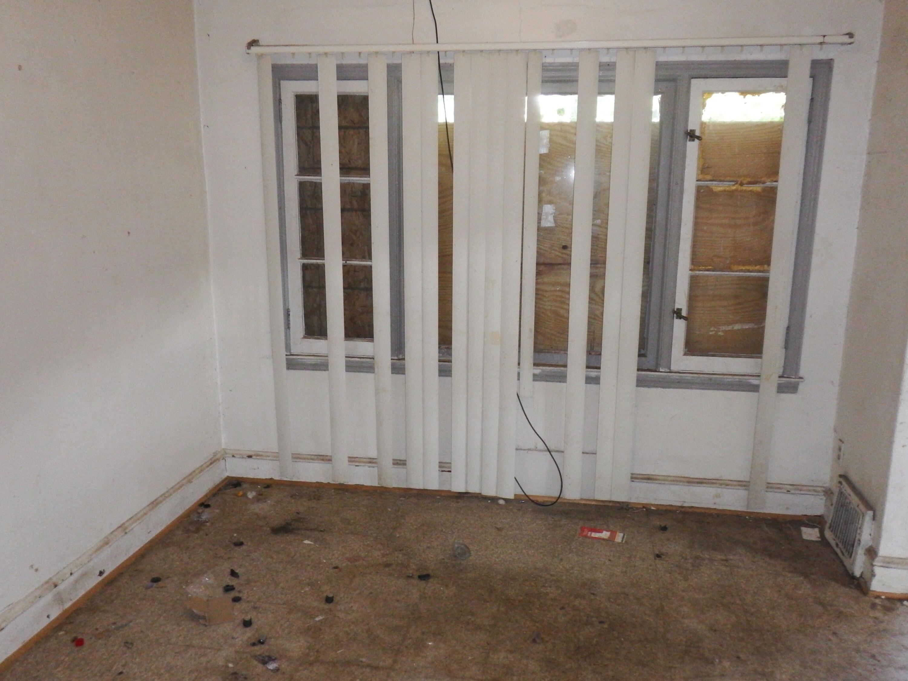 4409 West Garfield Avenue Milwaukee, WI 53208 - Photo 4 of 14 living room