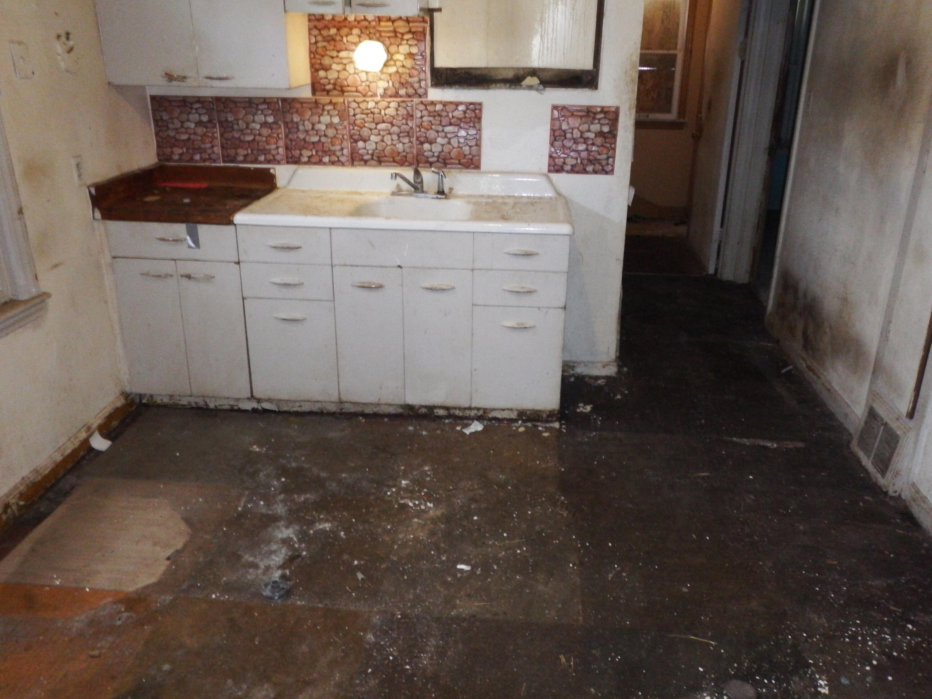 4409 West Garfield Avenue Milwaukee, WI 53208 - Photo 6 of 14 kitchen