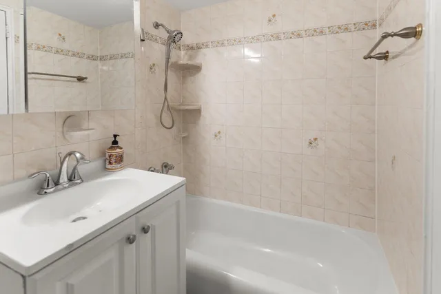 $2,600 | 61-15 98th Street, Unit 3M | Rego Park