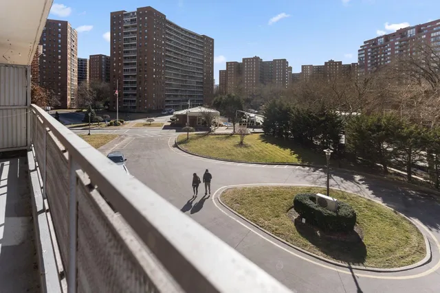 $2,600 | 61-15 98th Street, Unit 3M | Rego Park