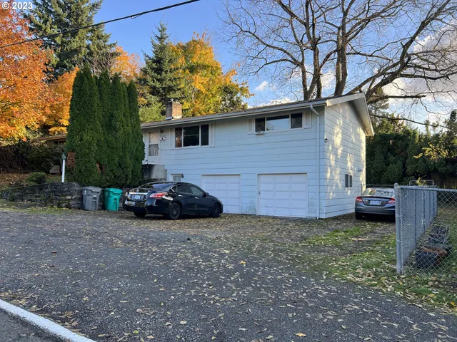 a view of a house with a back yard