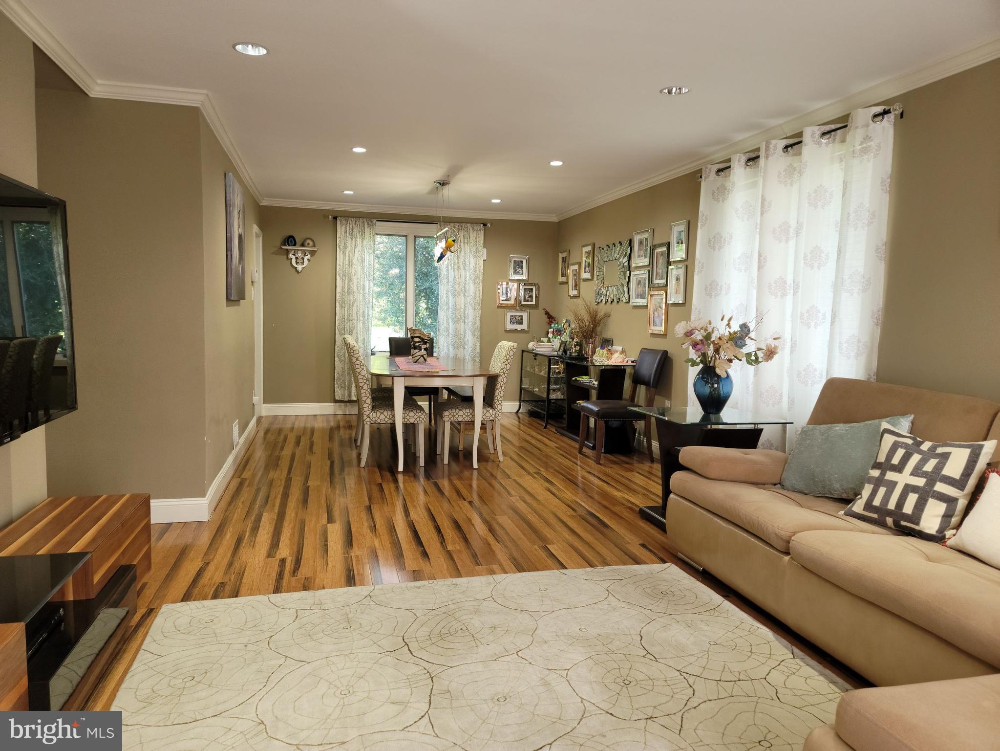 1345 Fairacres Road Jenkintown, PA 19046 - Photo 6 of 36 LIVING ROOM