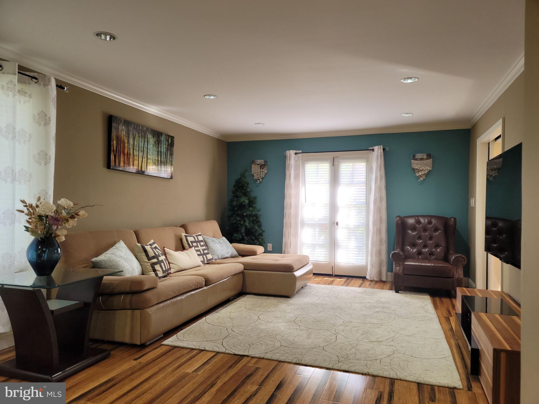 1345 Fairacres Road Jenkintown, PA 19046 - Photo 7 of 36 LIVING ROOM