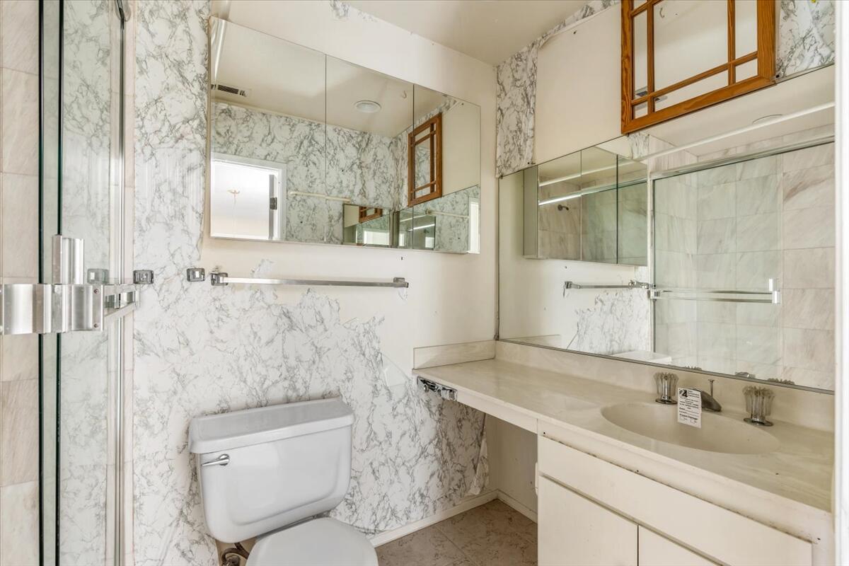 6117 Arroyo Road, Unit 4 Palm Springs, CA 92264 - Photo 14 of 26 048-427795- bathroom (1)