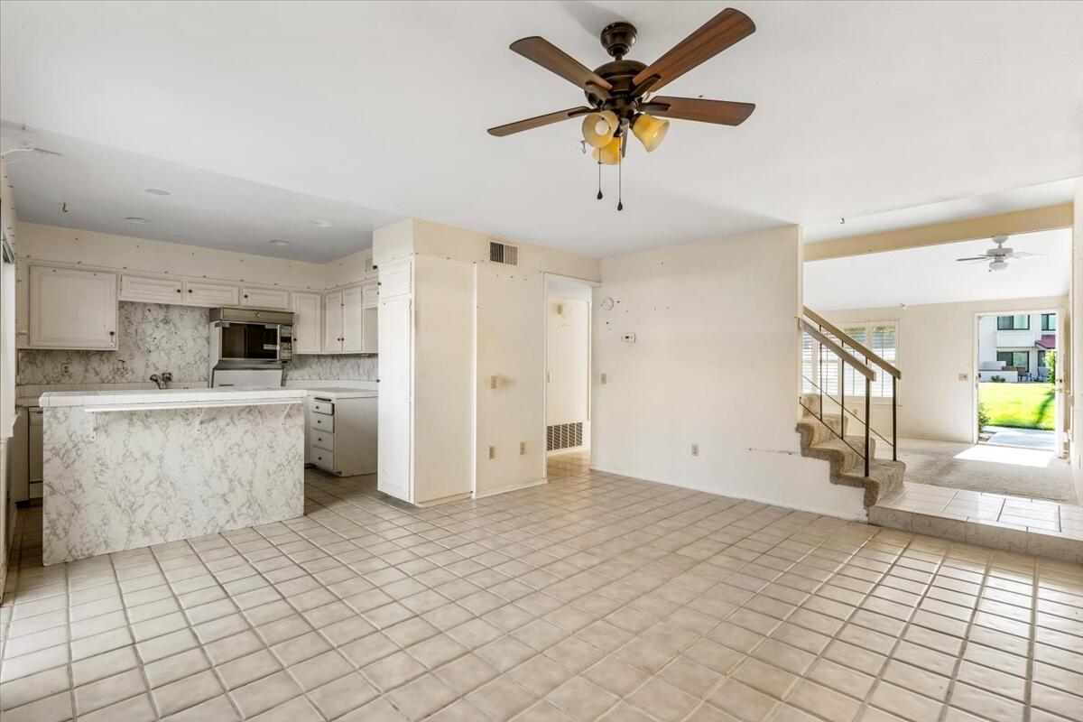 6117 Arroyo Road, Unit 4 Palm Springs, CA 92264 - Photo 6 of 26 048-427795- dining area (2)