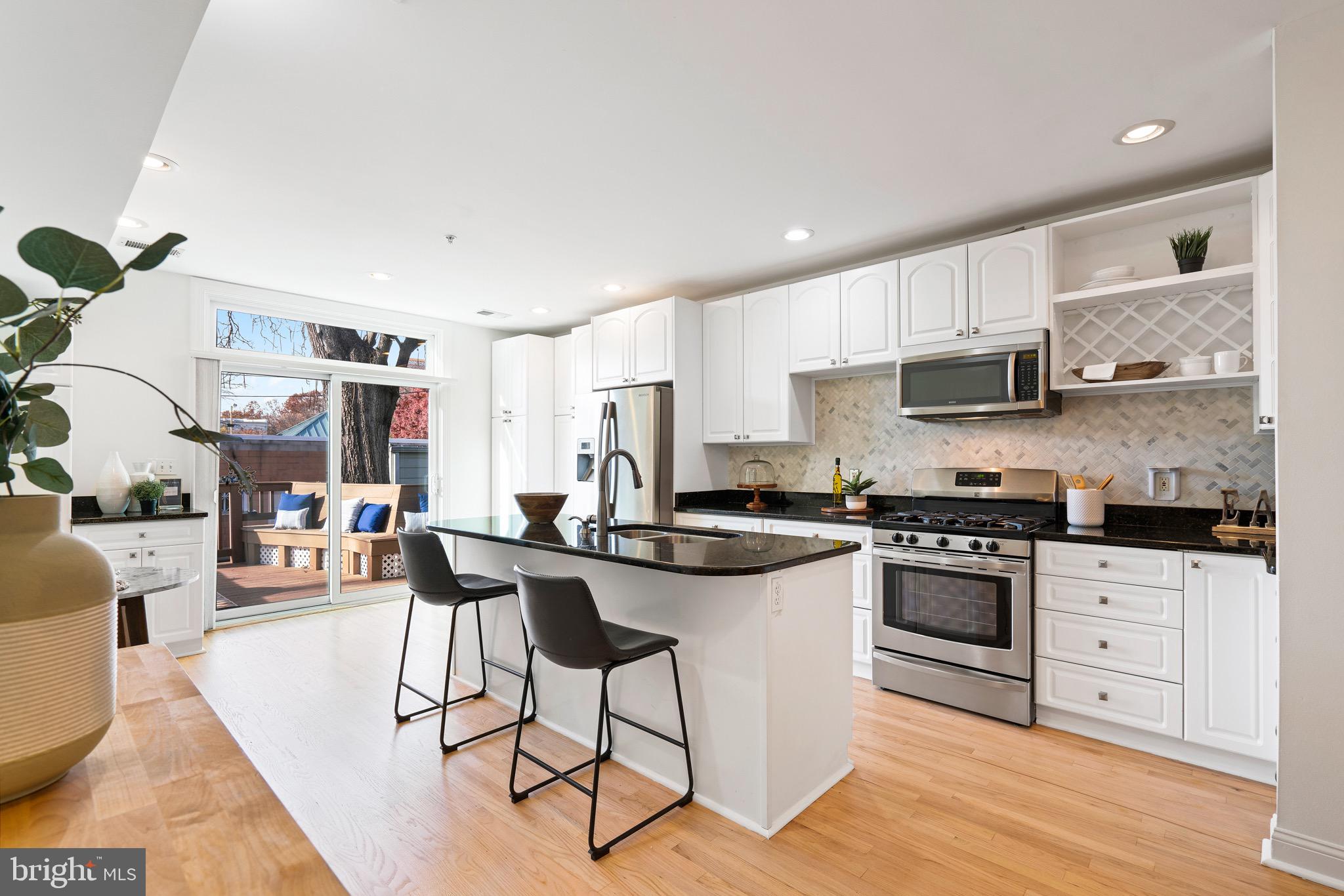 317 13th Street Southeast Washington, DC 20003 - Photo 3 of 24 Main Level kitchen