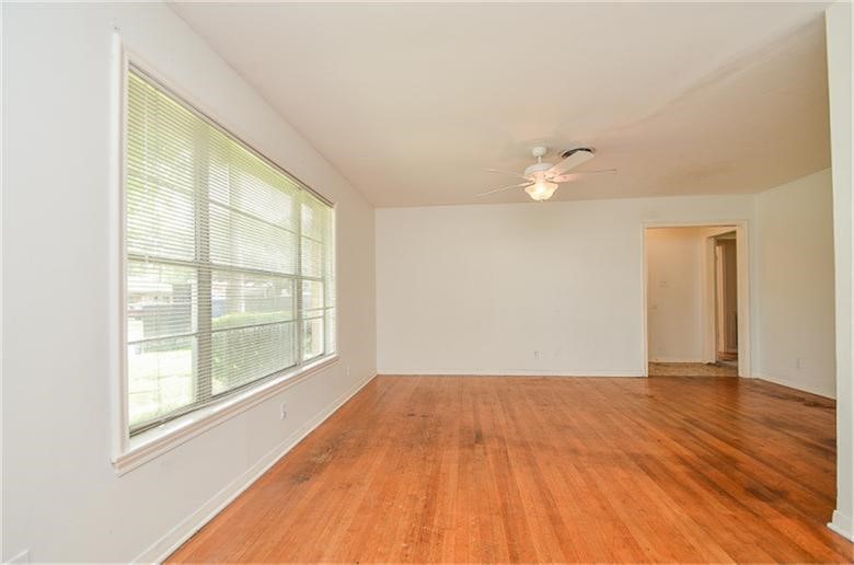 4401 Hummingbird Street Houston, TX 77035 - Photo 7 of 26 Gallery Image 7