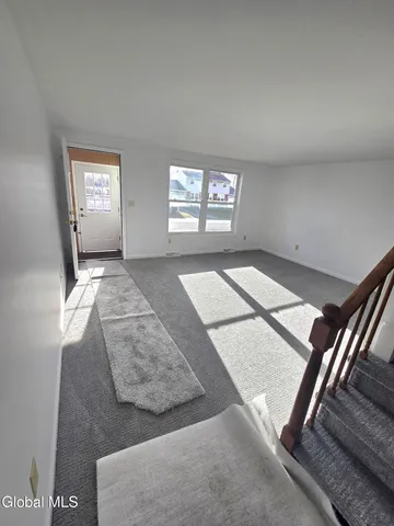 $2,400 | 19 Commodore Street, Unit A, Colonie, NY 12205