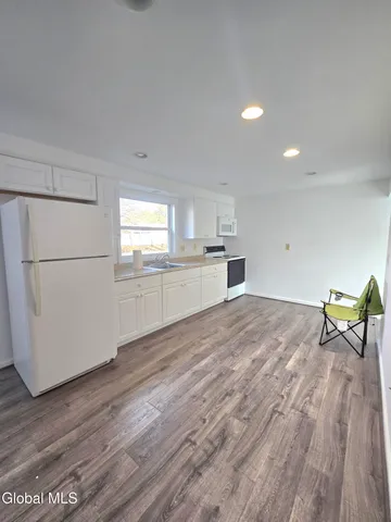 $2,400 | 19 Commodore Street, Unit A, Colonie, NY 12205