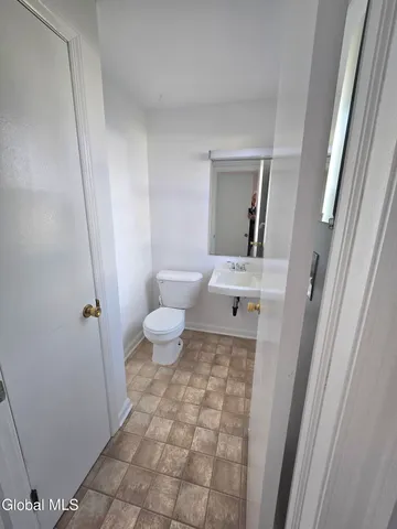$2,400 | 19 Commodore Street, Unit A, Colonie, NY 12205