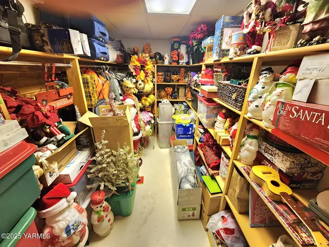 $849,900 | 1011 North 42nd Place, Yakima, WA 98908