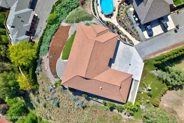 $849,900 | 1011 North 42nd Place, Yakima, WA 98908