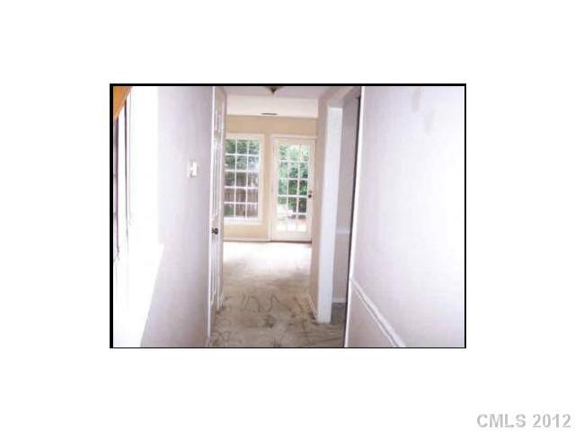 8404 Knights Bridge Road, Unit 130 Charlotte, NC 28210 - Photo 4 of 8 Gallery Image 4
