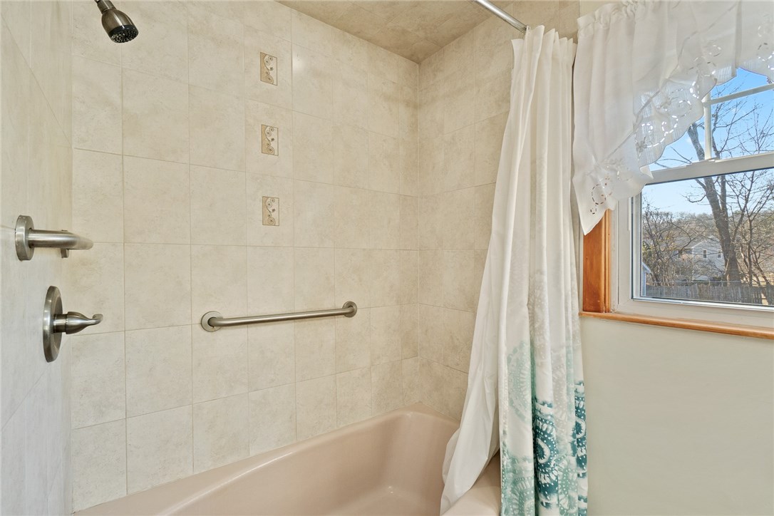 204 Hanton Road North Smithfield, RI 02896 - Photo 21 of 40 Gallery Image 21