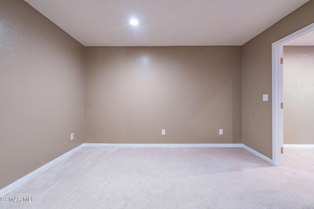 1043 Waltham Road, Unit E Simi Valley, CA 93065 - Photo 30 of 63 Gallery Image 30