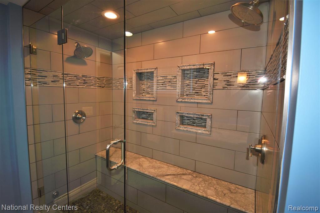 32308 Red Clover Road Farmington Hills, MI 48334 - Photo 18 of 37