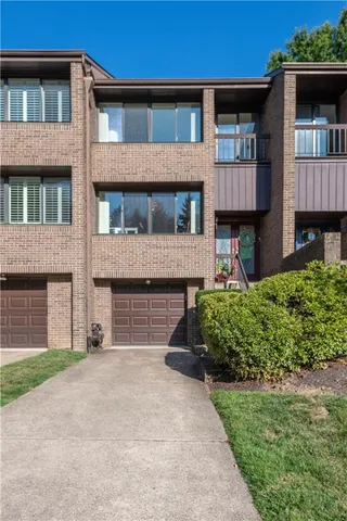 $2,200 | 804 Fairways Drive, Oakmont, PA 15139