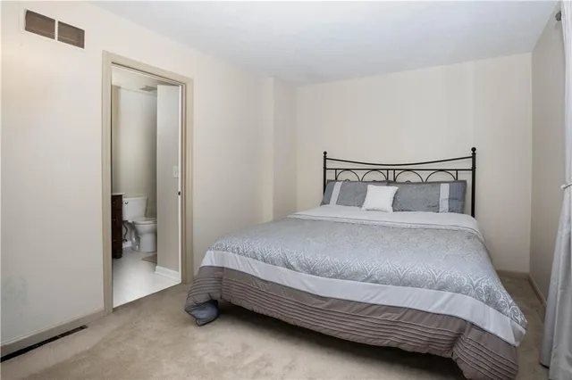 $2,200 | 804 Fairways Drive, Oakmont, PA 15139