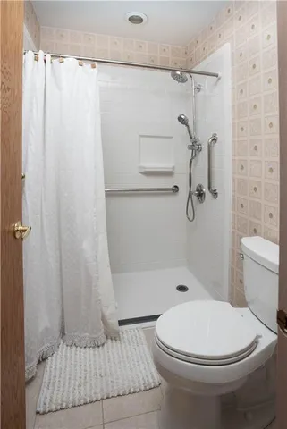 $2,200 | 804 Fairways Drive, Oakmont, PA 15139