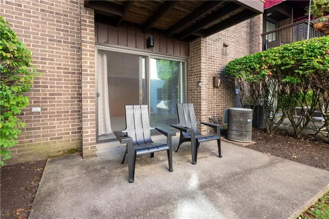 $2,200 | 804 Fairways Drive, Oakmont, PA 15139