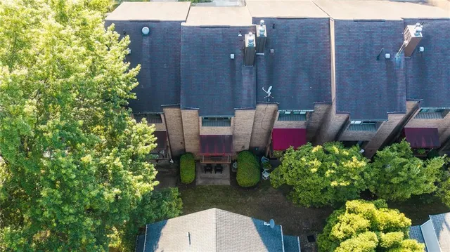 $2,200 | 804 Fairways Drive, Oakmont, PA 15139