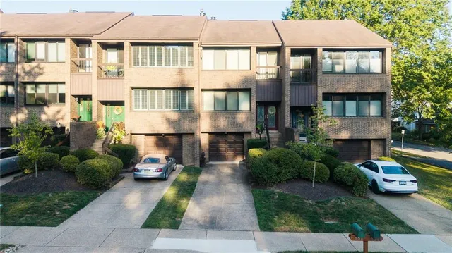 $2,200 | 804 Fairways Drive, Oakmont, PA 15139