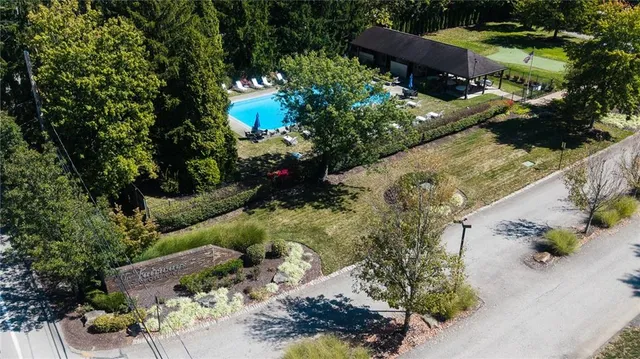 $2,200 | 804 Fairways Drive, Oakmont, PA 15139