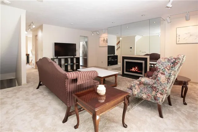 $2,200 | 804 Fairways Drive, Oakmont, PA 15139