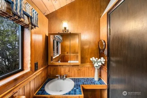 $865,000 | 595 Race Road, Coupeville, WA 98239