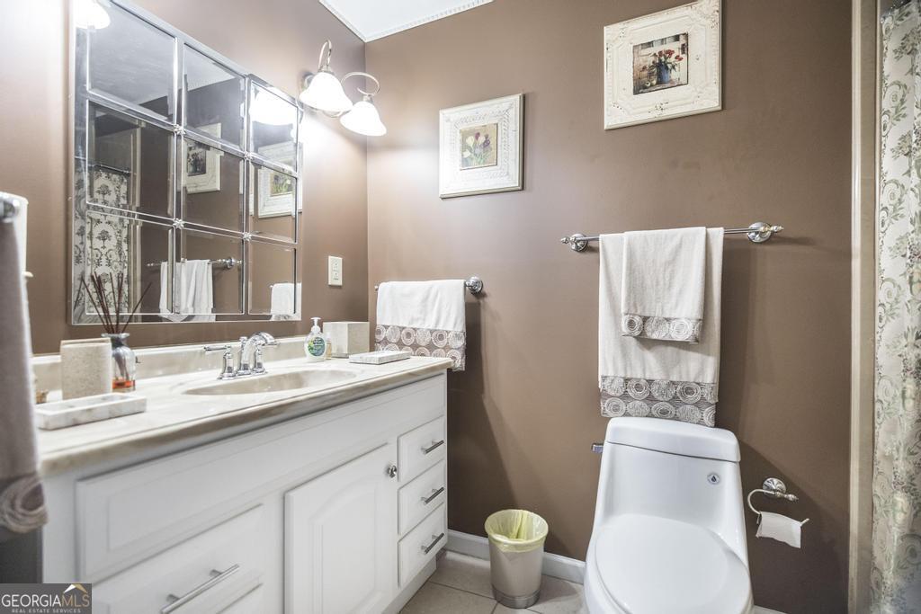 209 Spillers Street Fort Valley, GA 31030 - Photo 25 of 36 a bathroom with a toilet sink and mirror