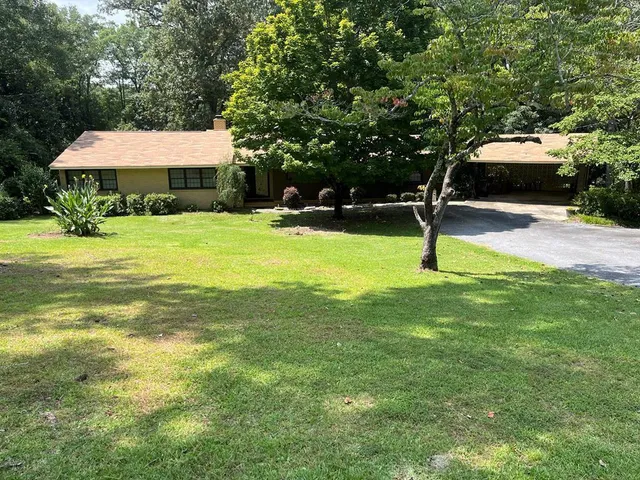 a view of a house with a yard