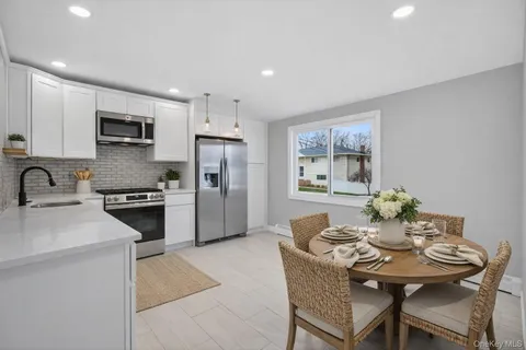 $699,000 | 15 Lindsay Street, Huntington, NY 11743
