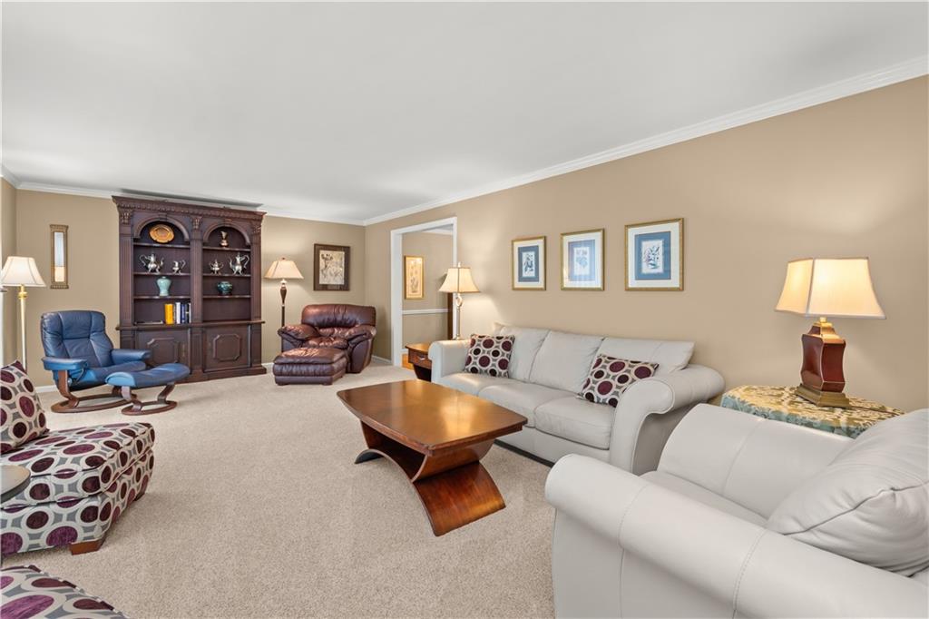 661 Harrogate Road Pittsburgh, PA 15241 - Photo 3 of 25 Gallery Image 3