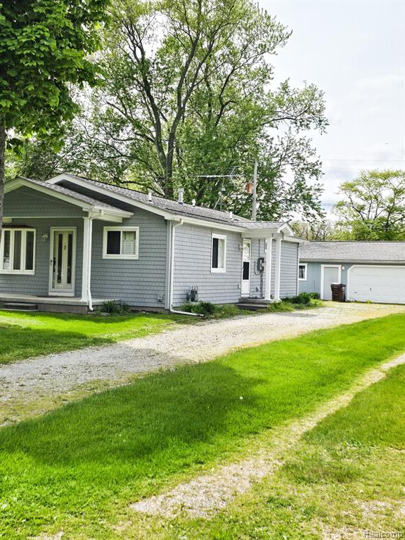12929 Matthews Street Carleton, MI 48117 - Photo 4 of 64
