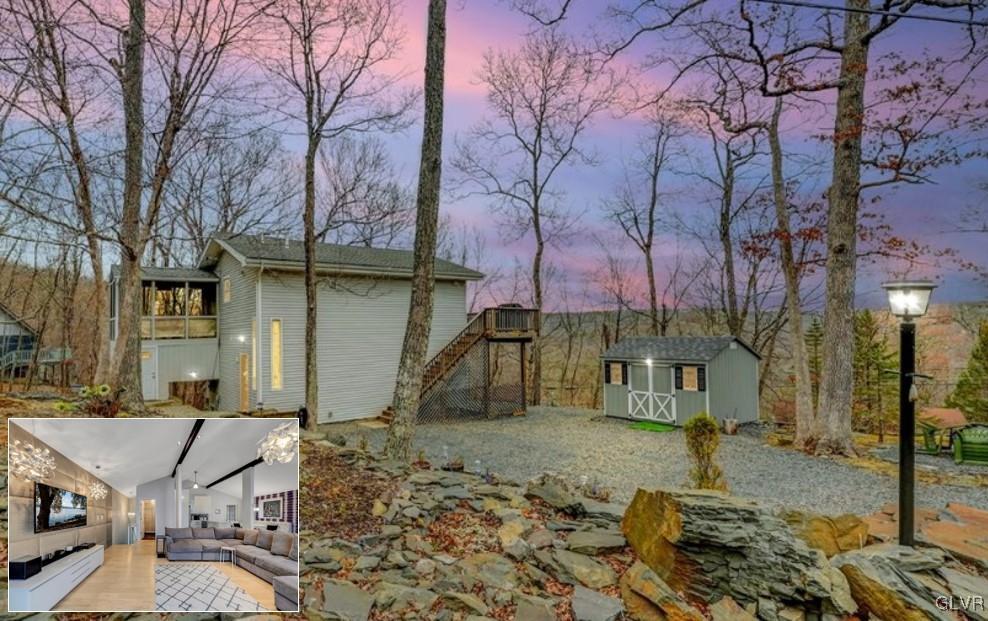 a view of a house with a yard